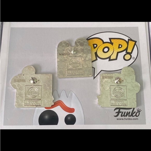 Mickey Trading Pins - Picture 2 of 2